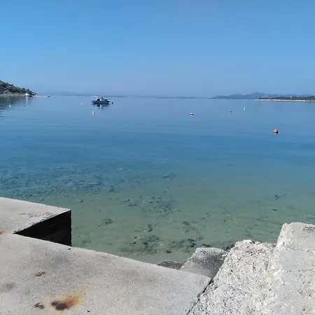 Beach House Maria 3*